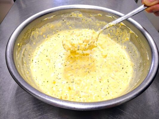 鶏ささみのアボカドタルタルソースのレシピ(カレー粉=コモミックス)