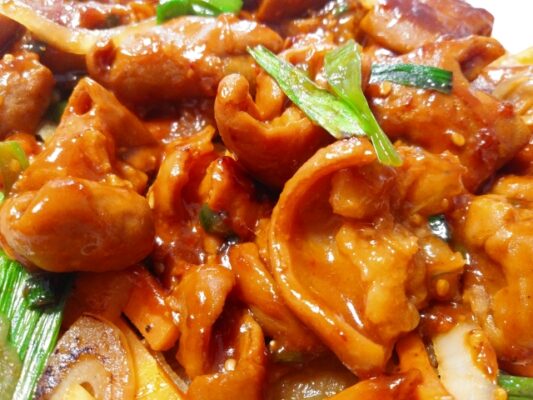 ホルモンと島らっきょうの炒めのレシピ(カレー粉=コモミックス)